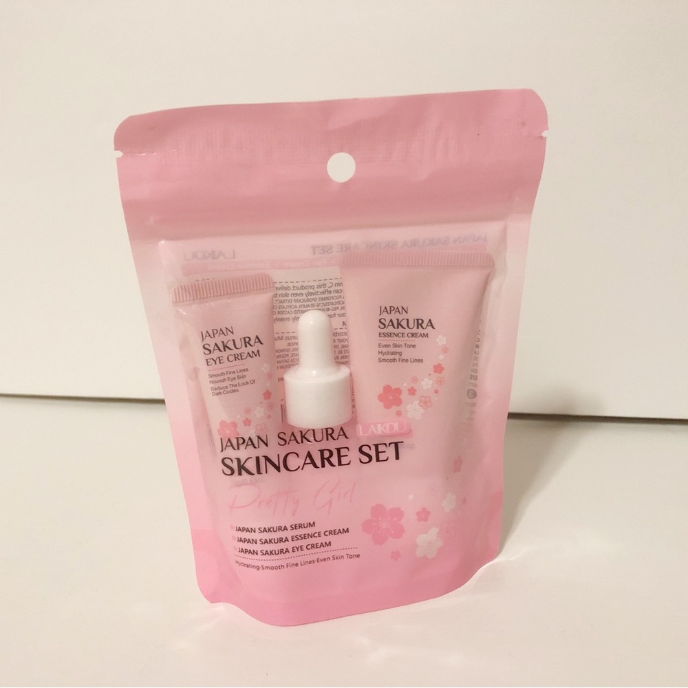 🌸New Laikou  Japan Sakura Mini Skincare Set